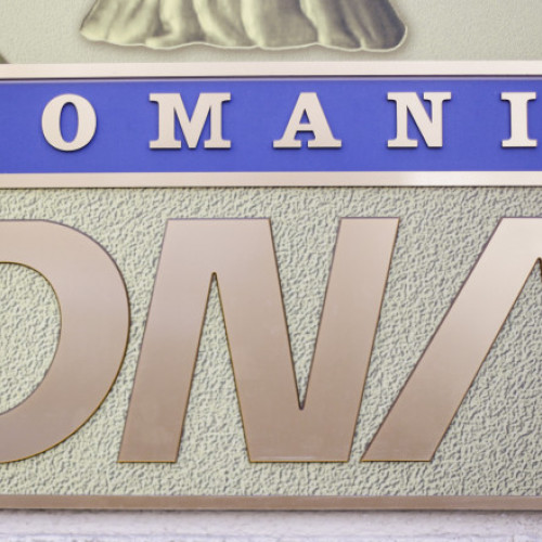 Comisar de poliție reținut de DNA pentru divulgarea de informații secrete