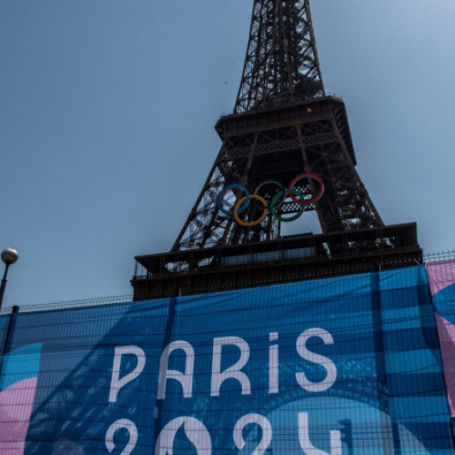 Evacuarea Turnului Eiffel după incidentul cu un bărbat care a urcat pe monument