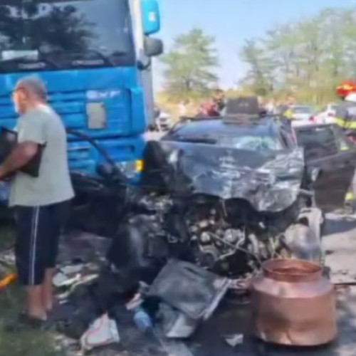 Accident grav în Mehedinți: Mașină urmărită de Poliție intră într-un TIR
