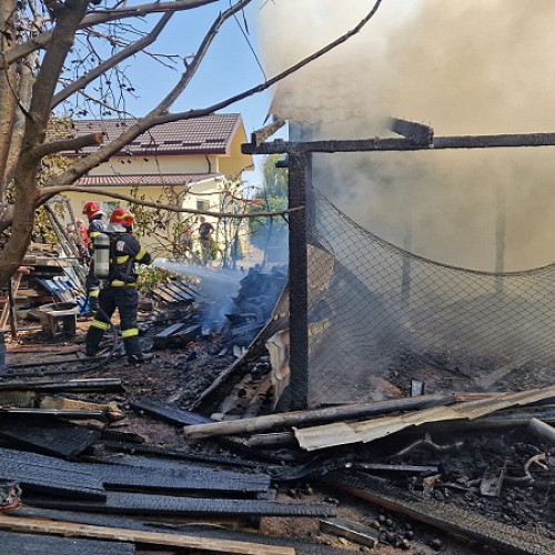 Incendiu în localitatea Botiz, intervenție rapidă a pompierilor