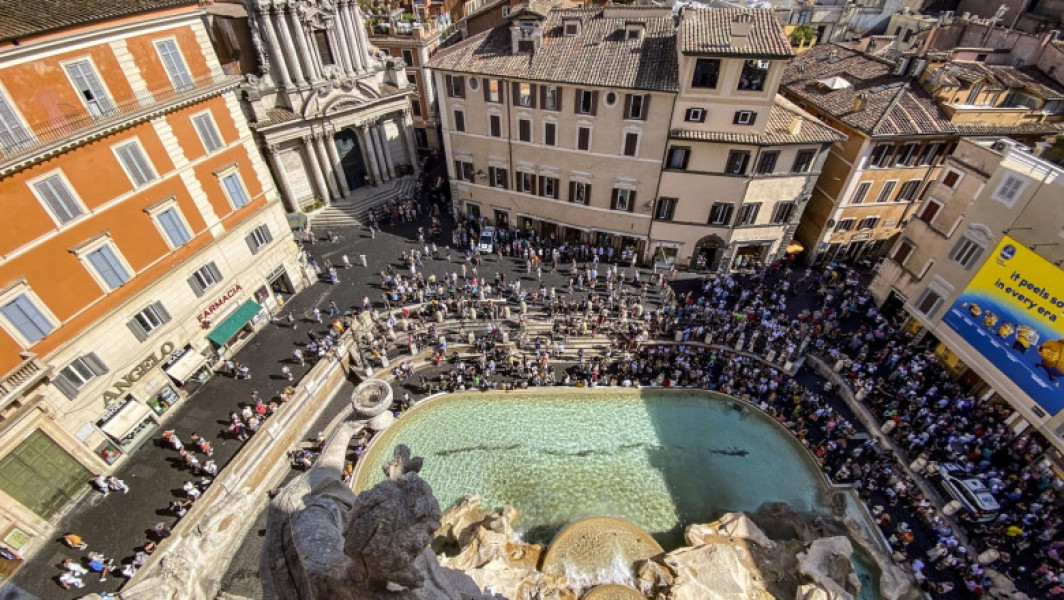 Primăria Romei ia în considerare introducerea unei taxe de acces la Fontana di Trevi