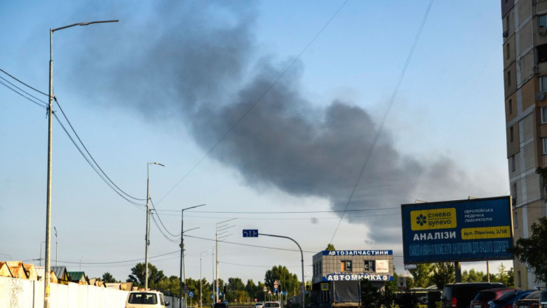 Fragmente de dronă au căzut pe o clădire din Kiev