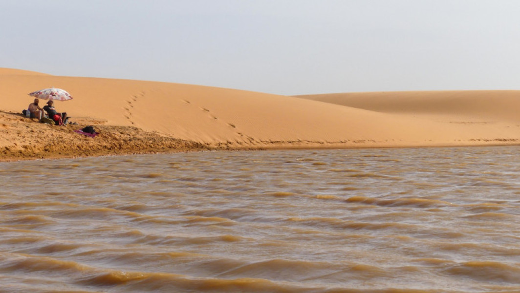 Inundații surprinzătoare în deșertul Sahara
