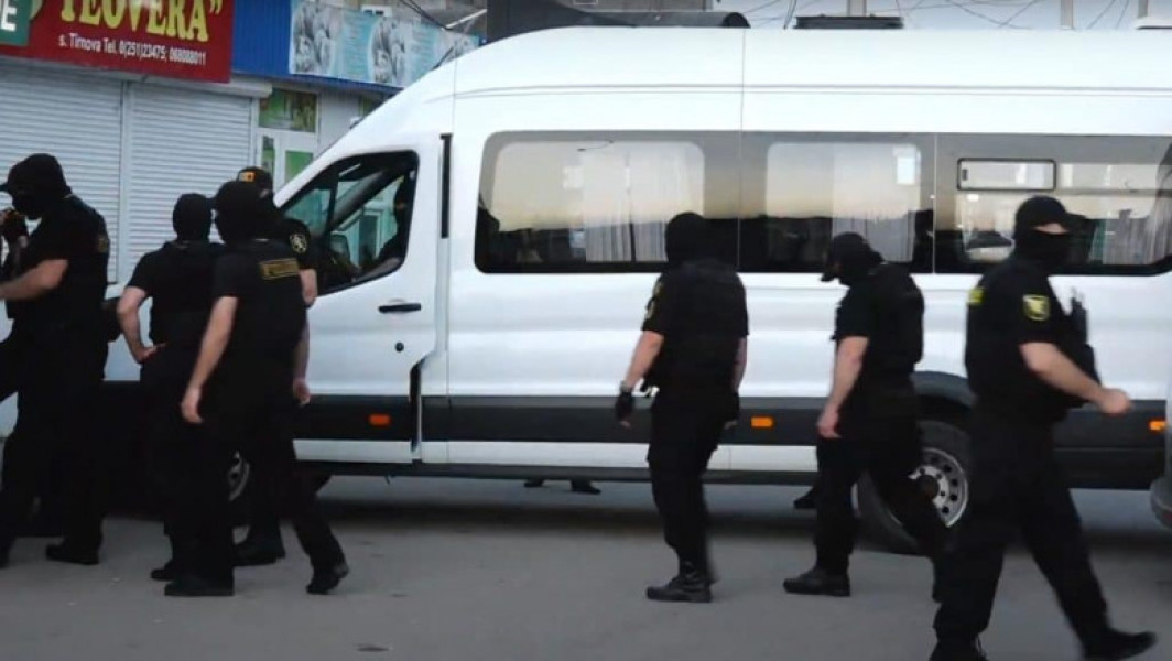 Percheziții la biroul blocului politic "Pobeda" în contextul alegerilor din Republica Moldova