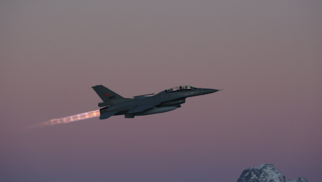 Norvegia va livra Ucrainei șase avioane de luptă F-16