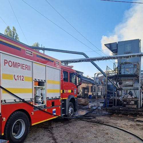 Incendiu la un operator de prelucrare a lemnului în Satu Mare