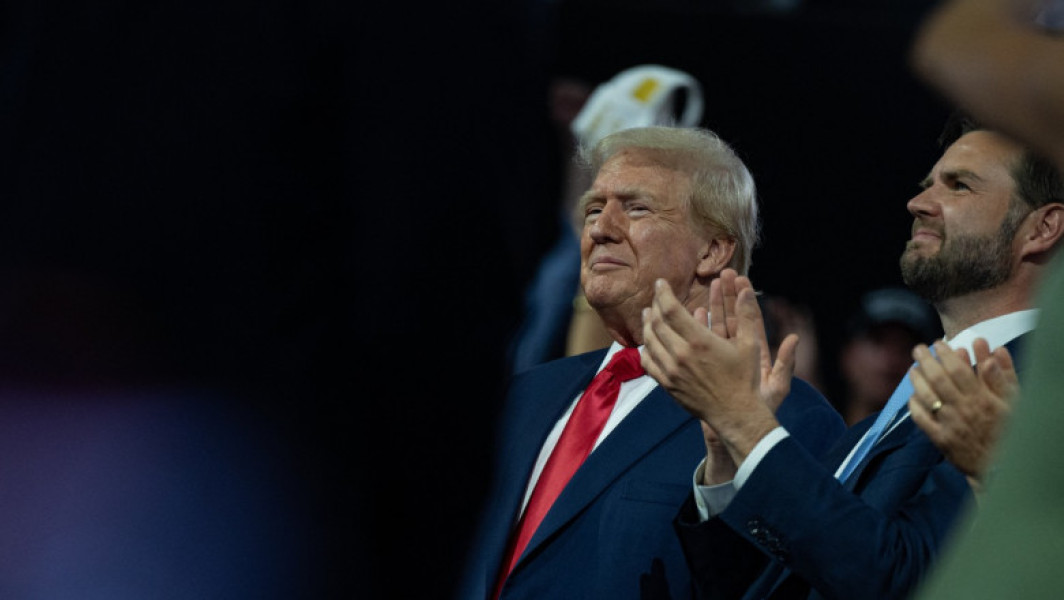Hackeri chinezi vizează datele telefoanelor lui Donald Trump și JD Vance