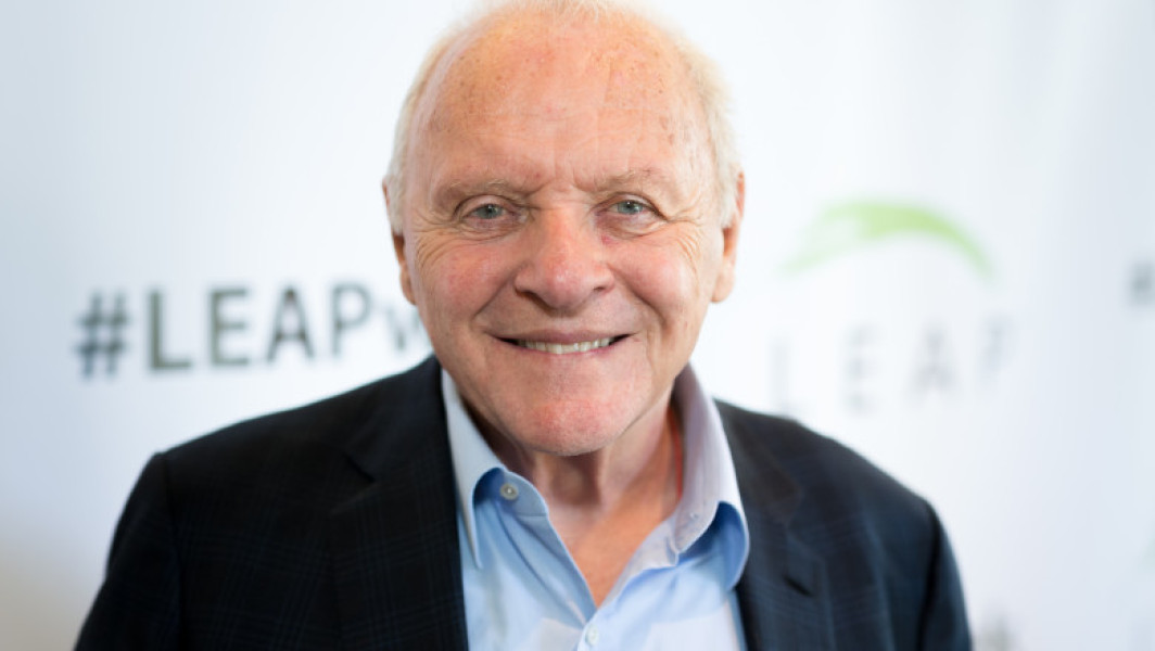 Sir Anthony Hopkins dansează pe "Zorba Grecul" și își încântă fanii