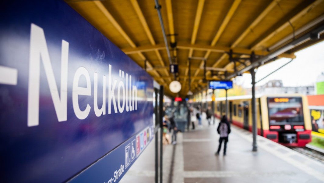 Poliția din Berlin caută un suspect după găsirea unui rucsac cu explozibili