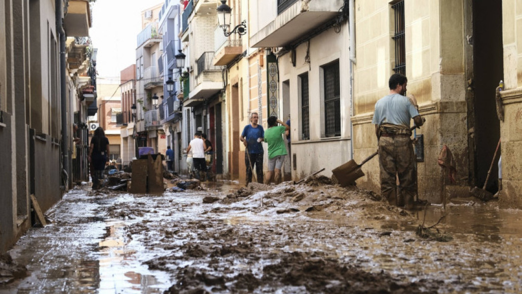 Situația disperată în zona Valenciei din cauza inundațiilor