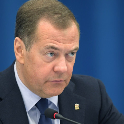 Medvedev avertizează pe Trump: Nu încerca să oprești invazia în Ucraina