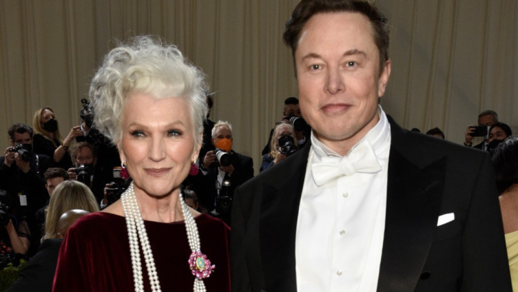 Mama lui Elon Musk, Maye Musk, acuzată de rasism după un tweet controversat