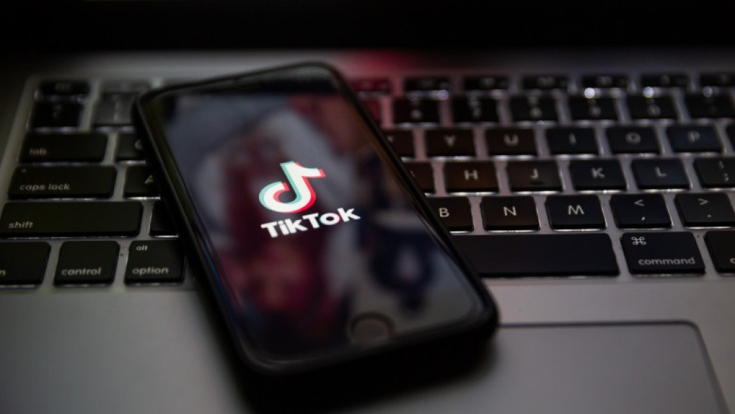 Provocări pe TikTok generează automutilare în rândul adolescenților din Gjakova, Kosovo