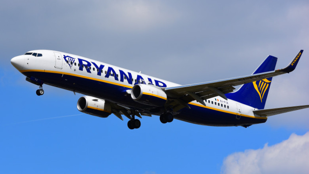 Echipajul unui zbor Ryanair a solicitat intervenția poliției după incidente necontrolate în avion