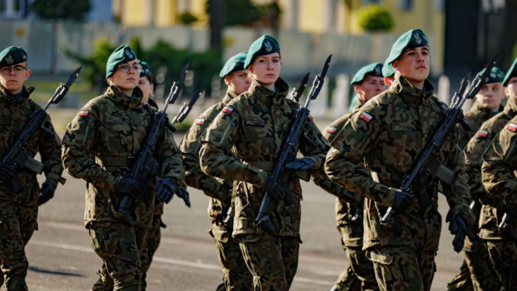 Polonia convoca 230.000 de tineri pentru evaluări militare