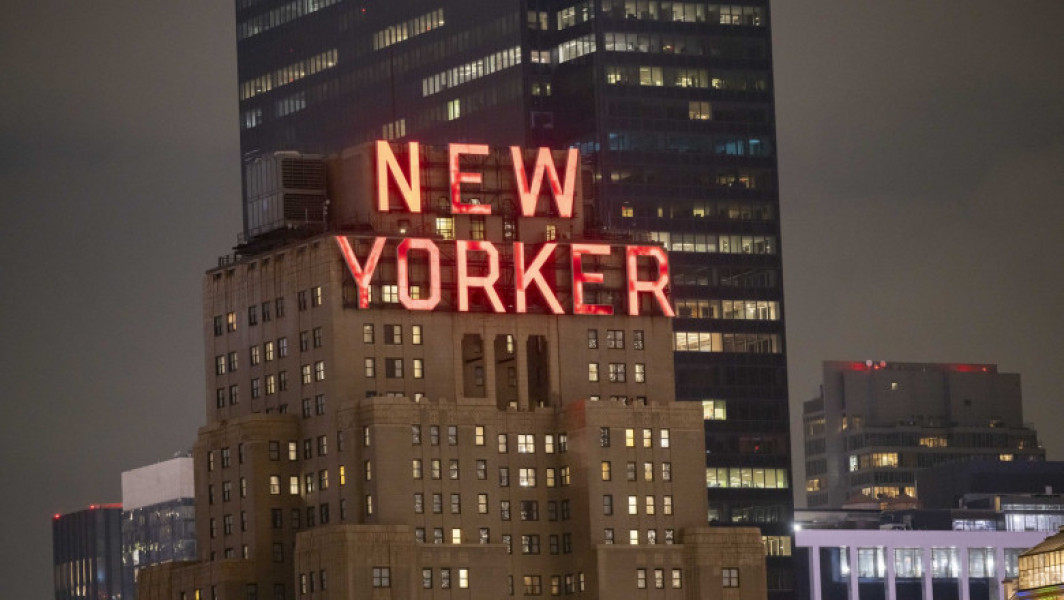 Un bărbat acuzat de fraudă pentru că a pretins că deține un hotel celebru din Manhattan a fost declarat înapt pentru judecată