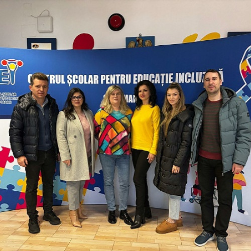 Rotaract Club Satu Mare donează un ansamblu de joacă Centrului Școlar pentru Educație Inclusivă Satu Mare