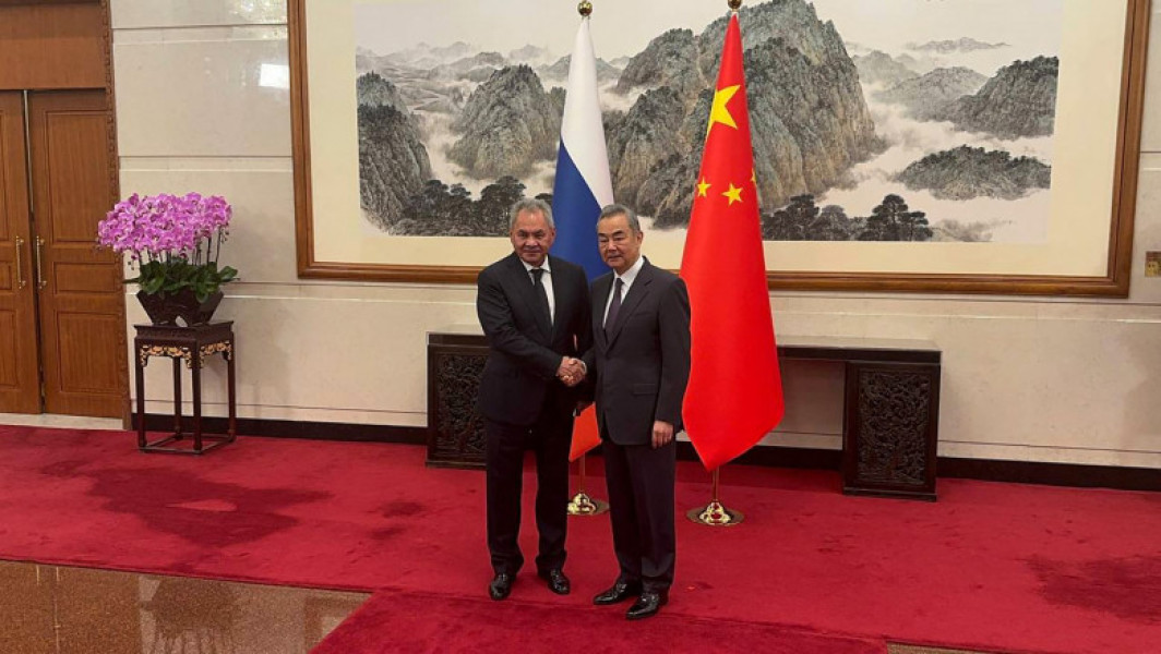 Rusia și China colaborează împotriva izolării impuse de Statele Unite