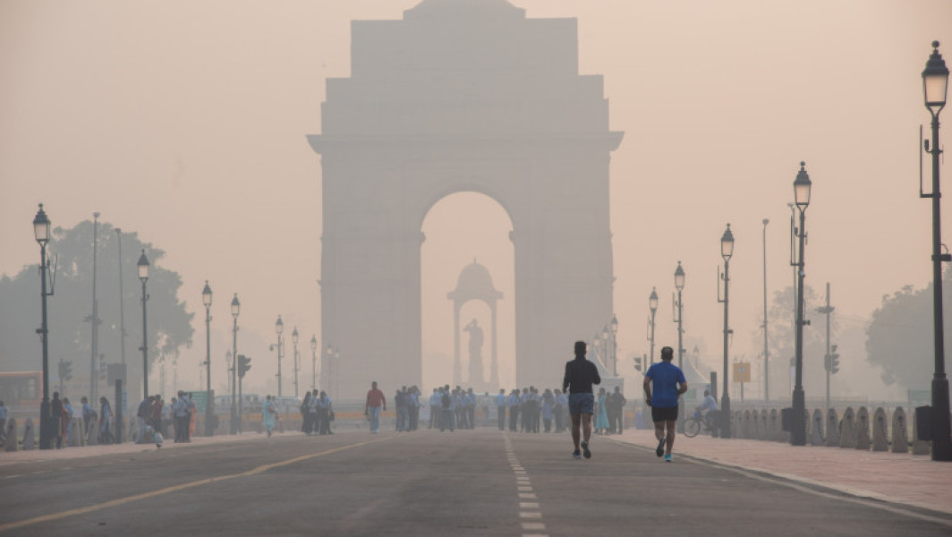Aproape jumătate dintre locuitorii din Delhi cer ajutor medical din cauza poluării severe