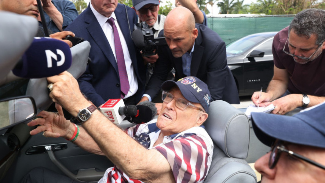 Rudy Giuliani anunță dificultăți financiare și cere ajutor în mijlocul unui proces de defaimare