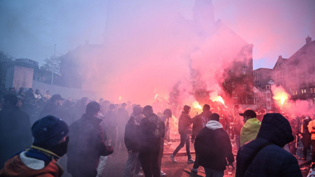 Violentele de la Amsterdam: un cocktail toxic de huliganism și antisemitism