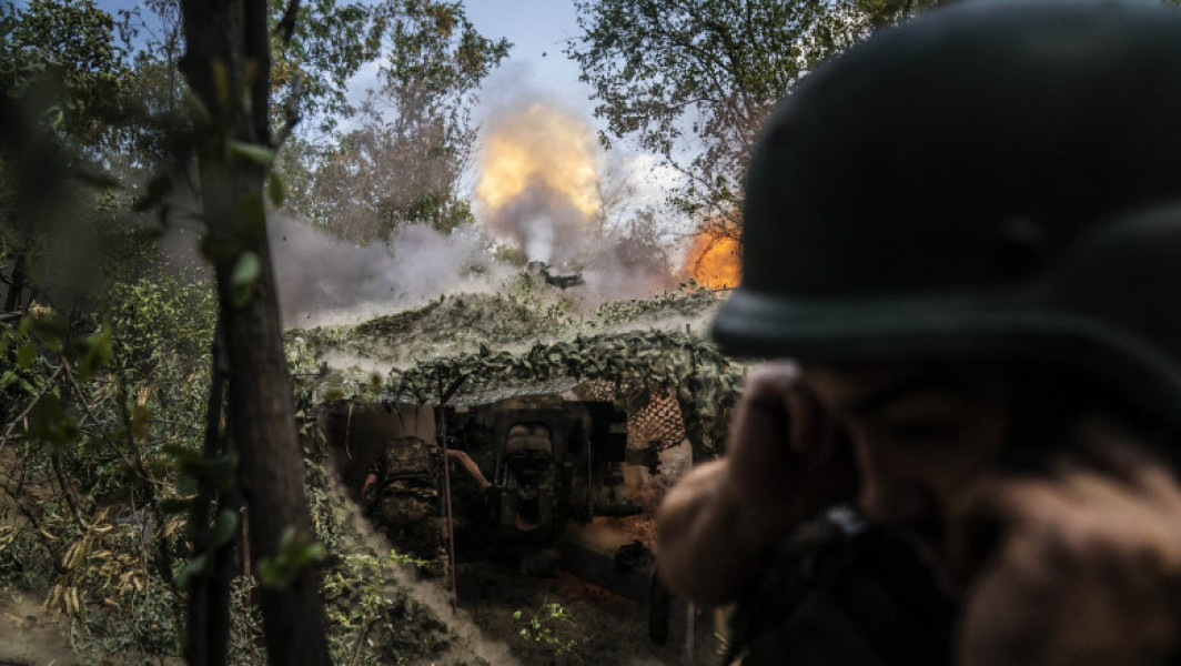 Rusia își întărește contingentul militar și intensifică bombardamentele în sud