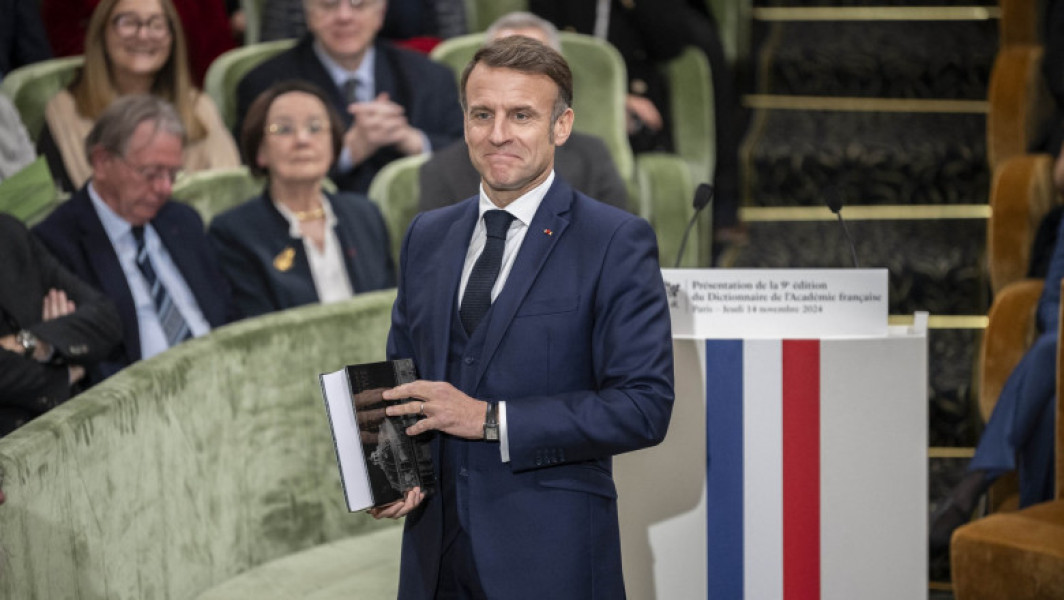 Noua ediție a dicționarului limbii franceze a fost prezentată președintelui Macron