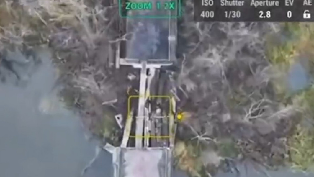 Drona ucraineană distruge steagul plantat de „sabotori” ruși în regiunea Cernihiv