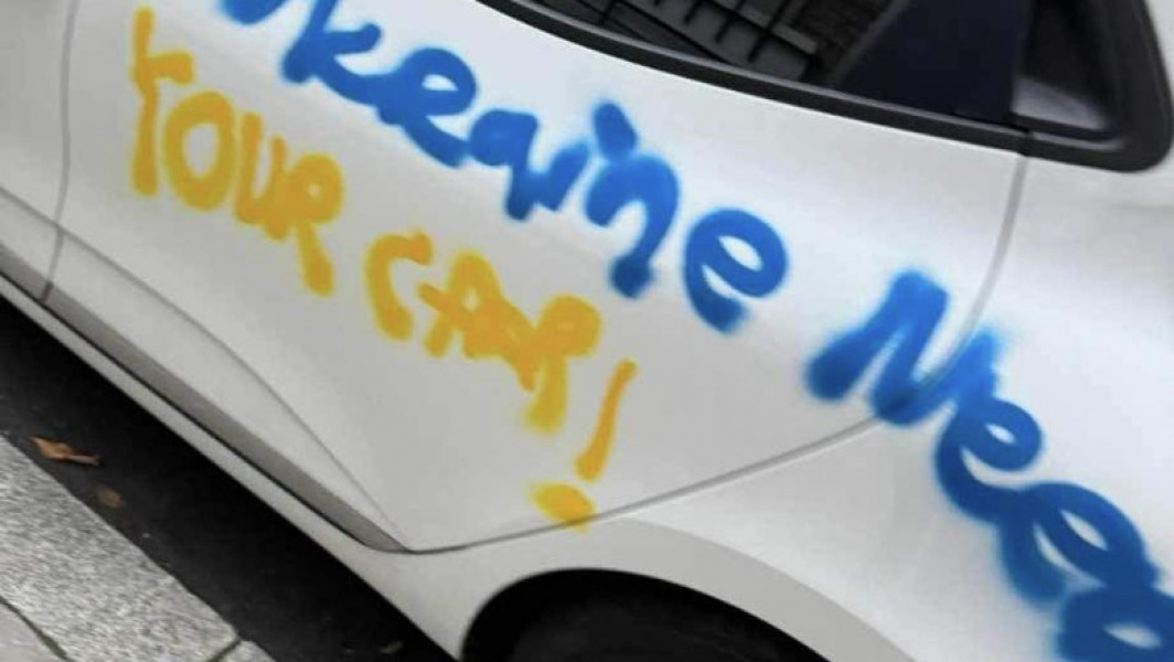 Vandalizări misterioase în Lyon: mesaje pro-Ucraina pe mașini