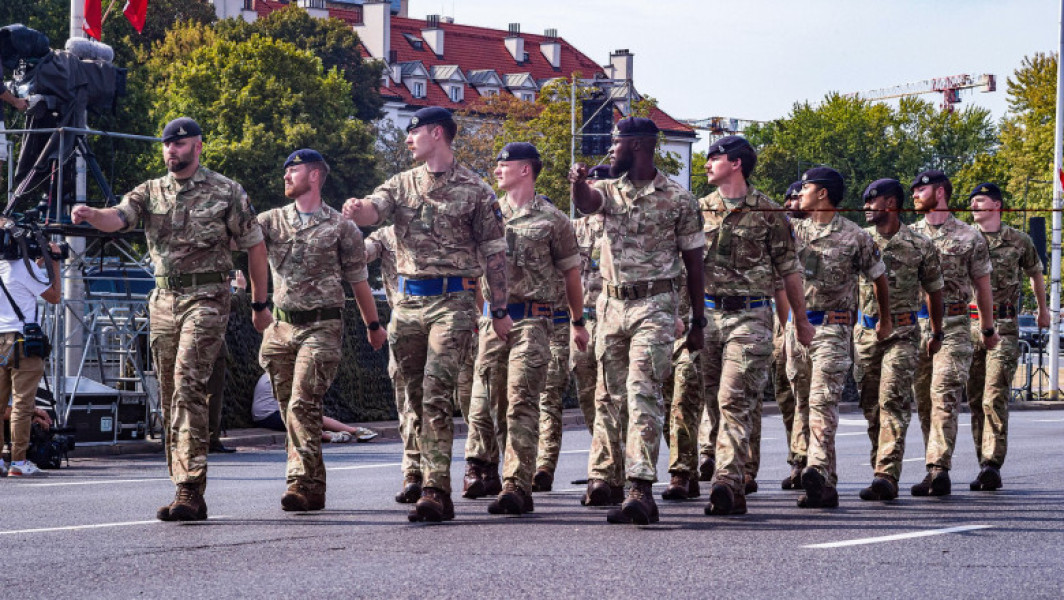 Criza acută de personal militar în Europa: Marea Britanie în confruntare cu provocări majore