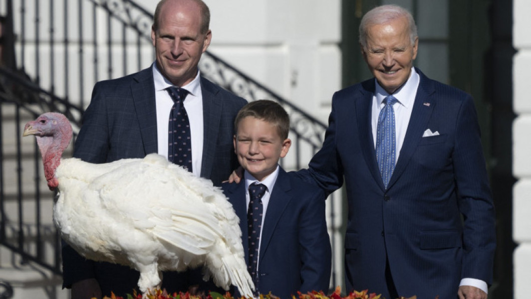 Joe Biden i-a gratiat pe curcanii Peach și Blossom, marcați de tradiția de Ziua Recunoștinței