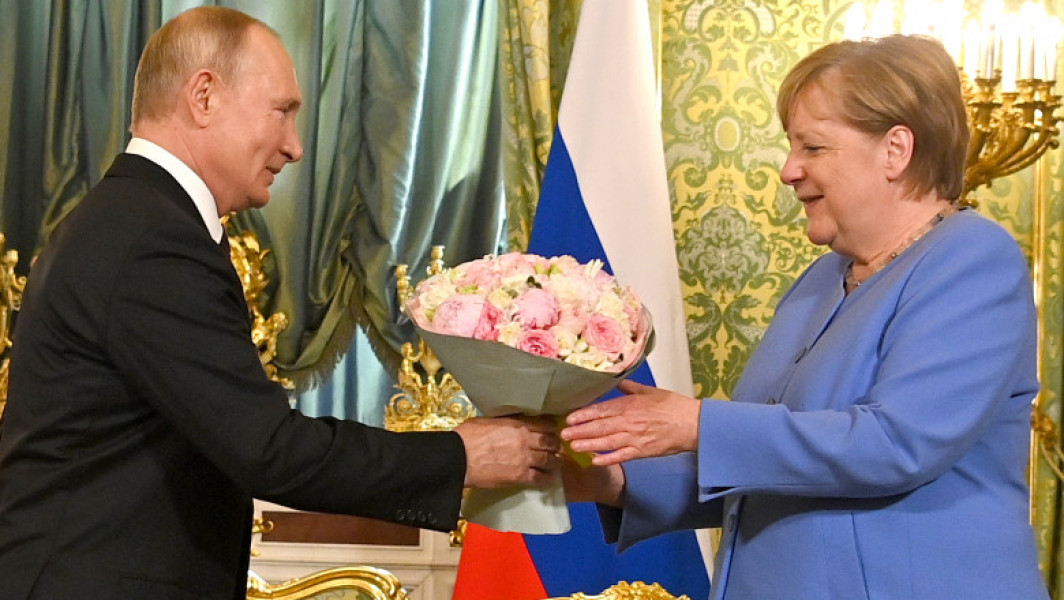 Angela Merkel își apără mandatul de cancelar în cartea sa de memorii