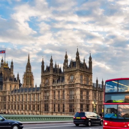 Rusia a inclus pe lista de sancțiuni 11 miniștri și zeci de jurnaliști britanici. Care este motivul