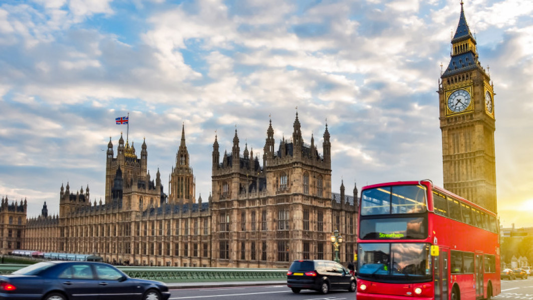 Rusia a inclus pe lista de sancțiuni 11 miniștri și zeci de jurnaliști britanici. Care este motivul