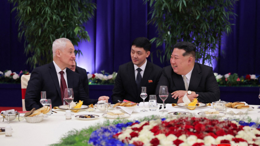 Kim Jong Un și ministrul rus al Apărării discută despre consolidarea legăturilor militare