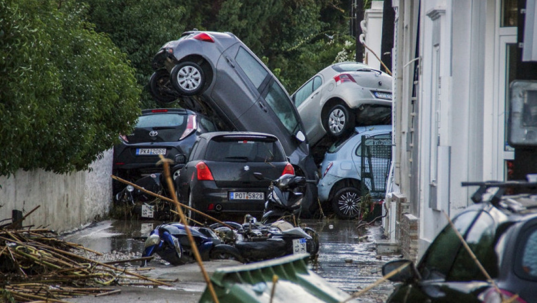 Ploile torentiale devastatoare de pe insula Rodos cauzează inundatii şi tragedii umane