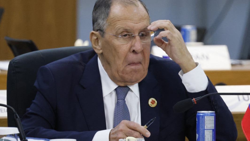 Tucker Carlson intervievează pe Serghei Lavrov la Moscova