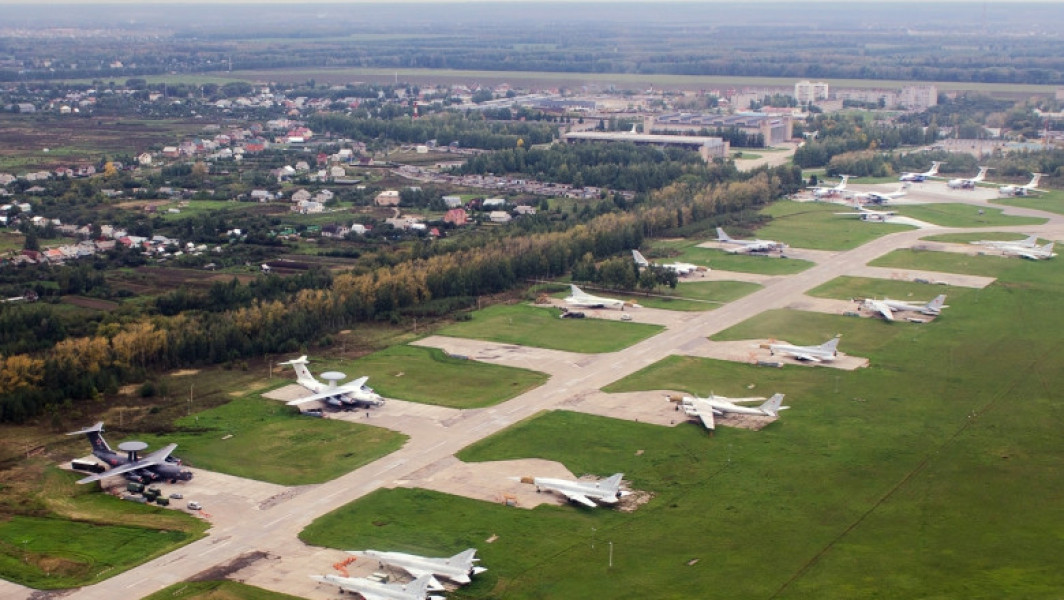 Ucraina a atacat o bază aeriană și un port al Rusiei