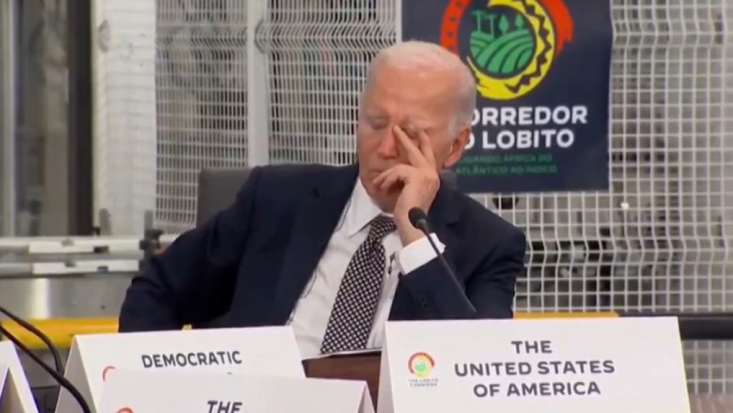 Joe Biden, surprins dozing pe parcursul unei întâlniri istorice cu liderii africani în Angola