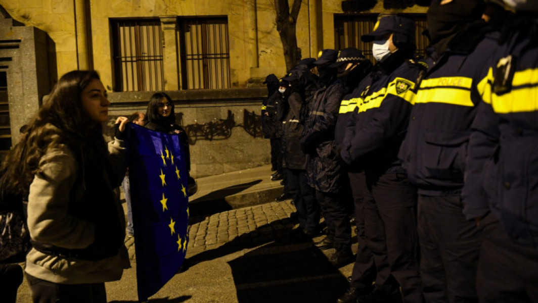 Tribunalul din Georgia ordonă arestarea a doi lideri ai opoziției în contextul tensiunilor politice