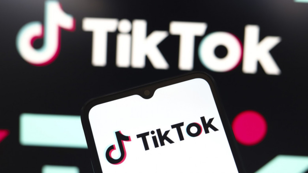 Creatorii de conținut de pe TikTok îndeamnă la abonamente pe alte platforme, în urma unei posibile interdicții