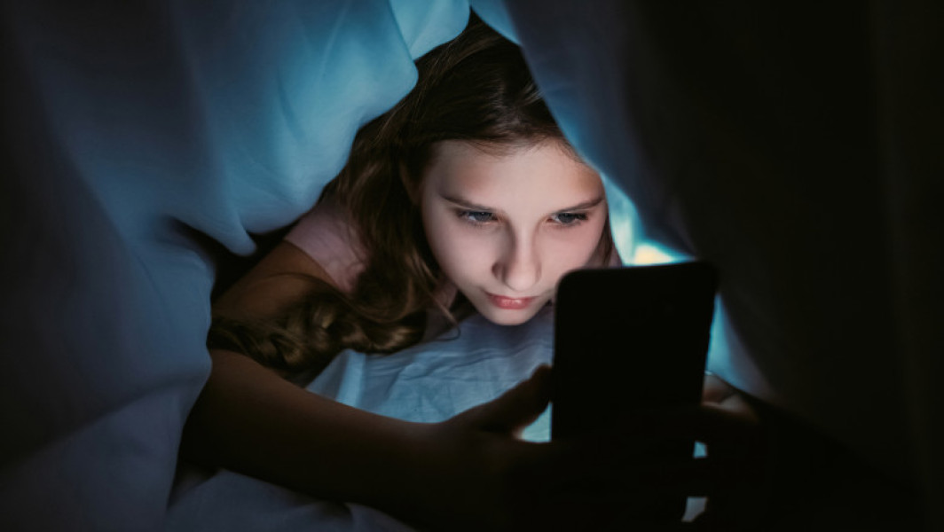 Grecia va introduce măsuri pentru a reduce dependența copiilor de social media