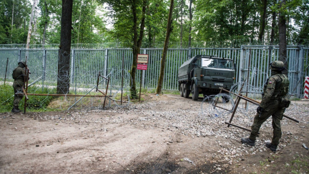 Comisia Europeană susține Polonia în limitarea dreptului de azil pentru migranții "instrumentalizați" de Rusia
