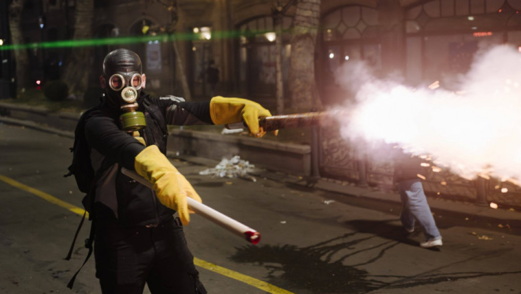 Parlamentul georgian interzice purtarea măștilor și utilizarea artificiilor în timpul protestelor
