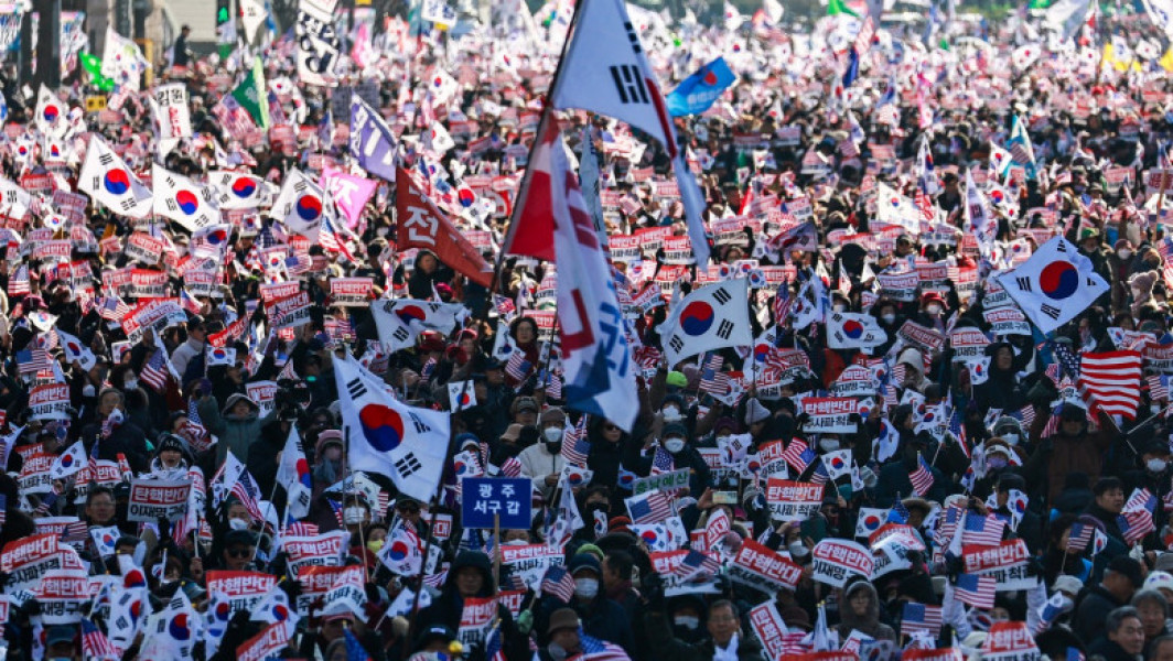 Mii de sud-coreeni participă la proteste împotriva președintelui Yoon Suk Yeol