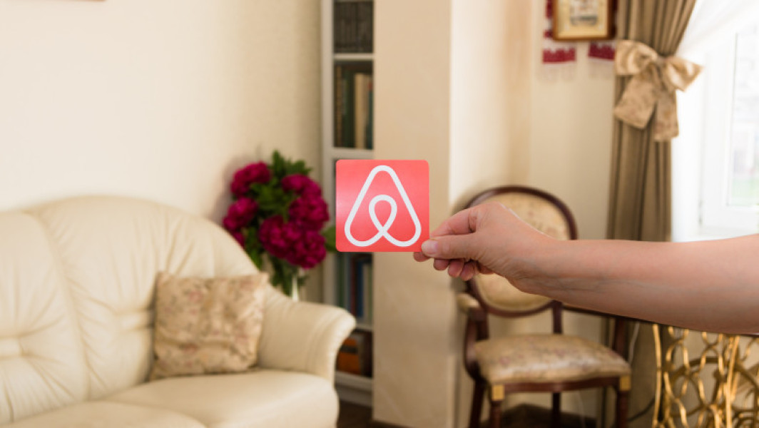 Airbnb implementează tehnologie antipetrecere pentru a preveni evenimente neautorizate de Anul Nou
