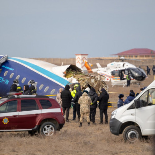 Avionul Azerbaidjan Airlines prăbușit în Kazahstan, doborât de apărarea aeriană rusă, spun surse