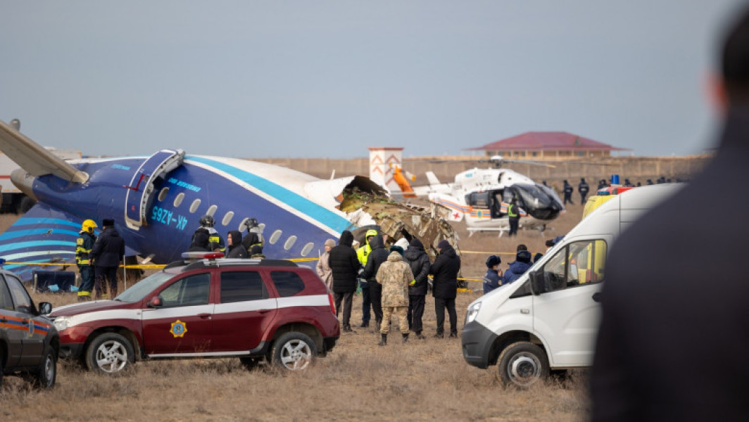 Avionul Azerbaidjan Airlines prăbușit în Kazahstan, doborât de apărarea aeriană rusă, spun surse