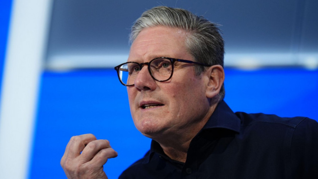 Premierul britanic Keir Starmer își omagiu fratele care a decedat