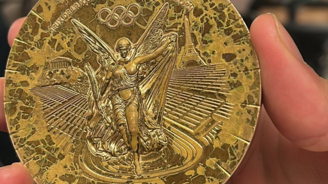 Inotătorii olimpici din Franța se plâng de deteriorarea medaliilor de bronz